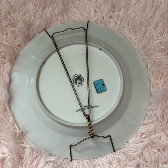 Vintage Disneyland Cinderella Castle Souvenir Plate Japan Gold Plated - Picture 4 of 5